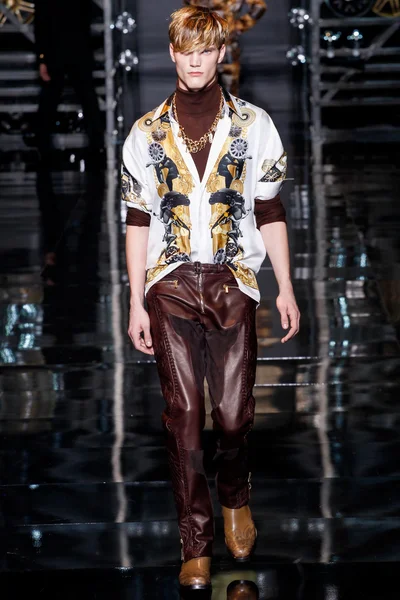 Look 3